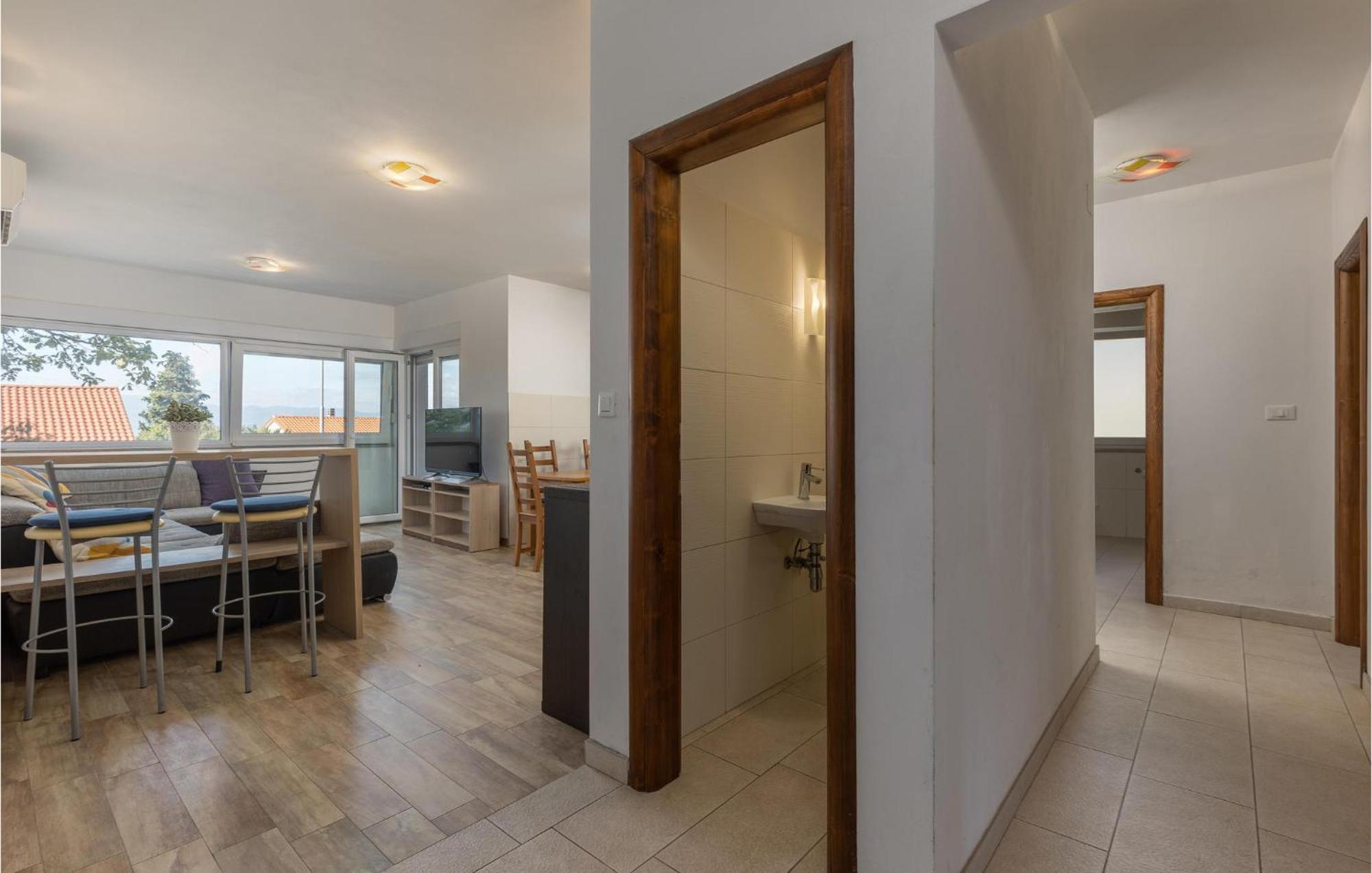 Amazing Apartment In Njivice With Kitchen Экстерьер фото