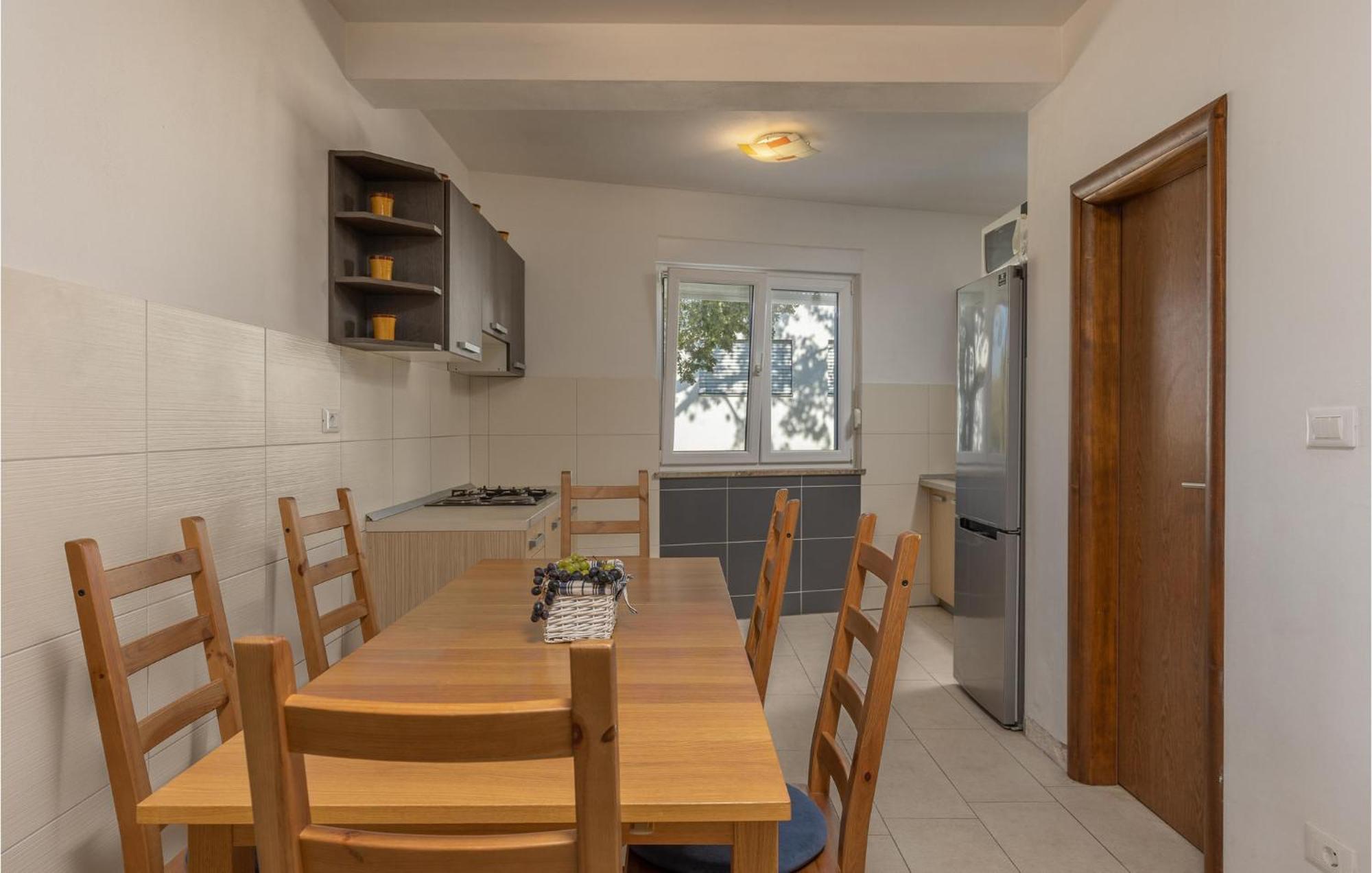 Amazing Apartment In Njivice With Kitchen Экстерьер фото