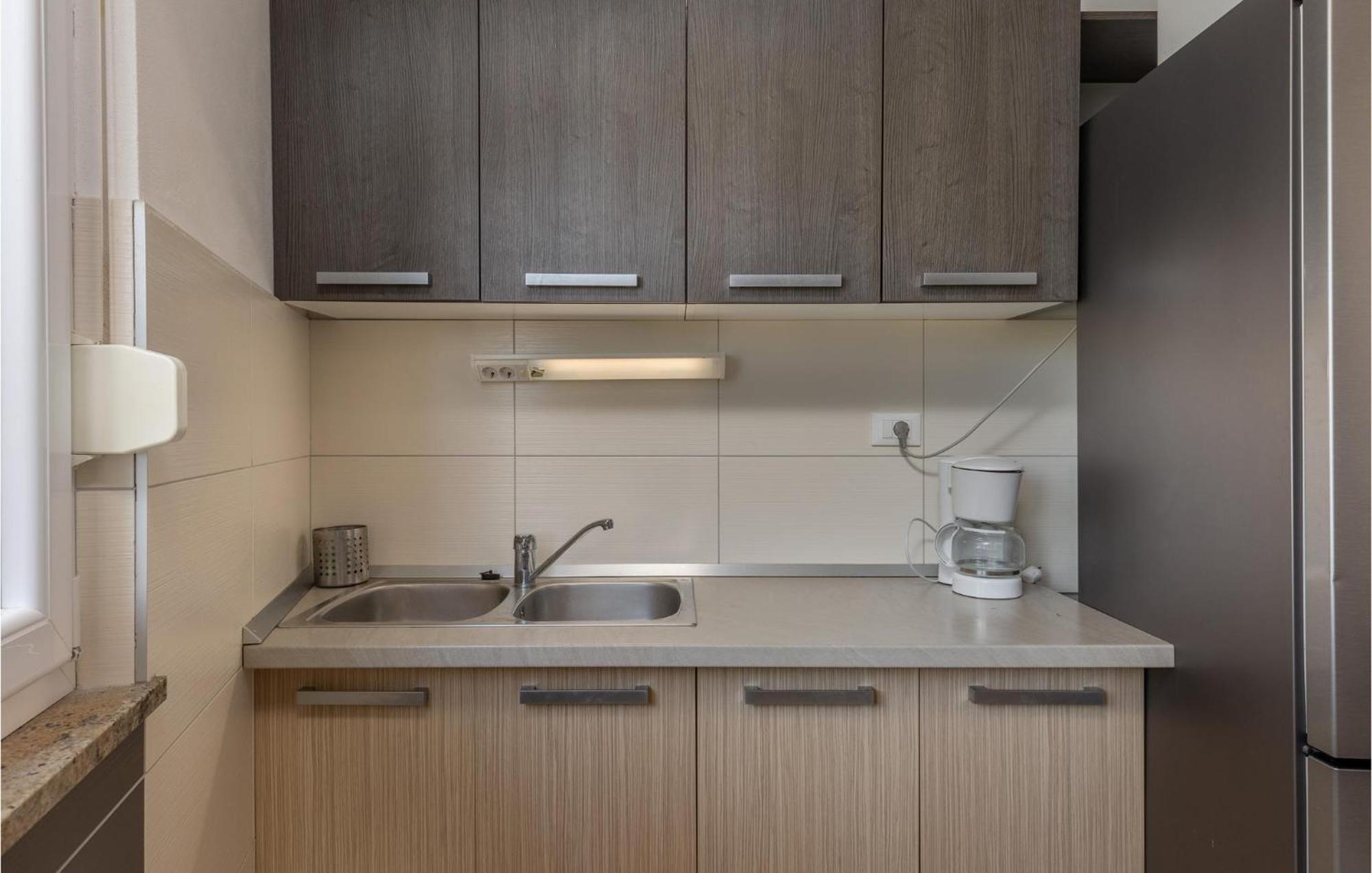 Amazing Apartment In Njivice With Kitchen Экстерьер фото