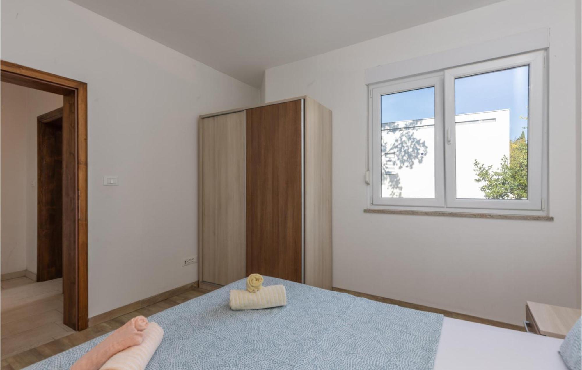 Amazing Apartment In Njivice With Kitchen Экстерьер фото